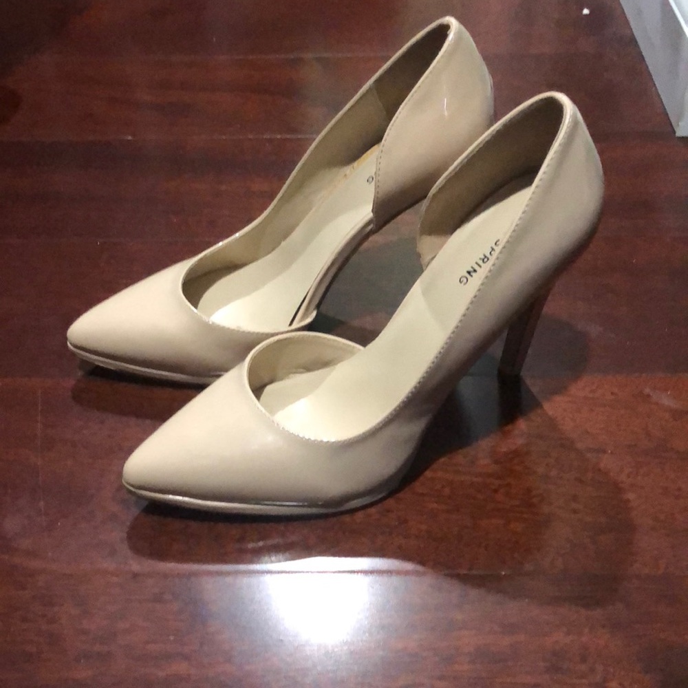 Nude color pumps